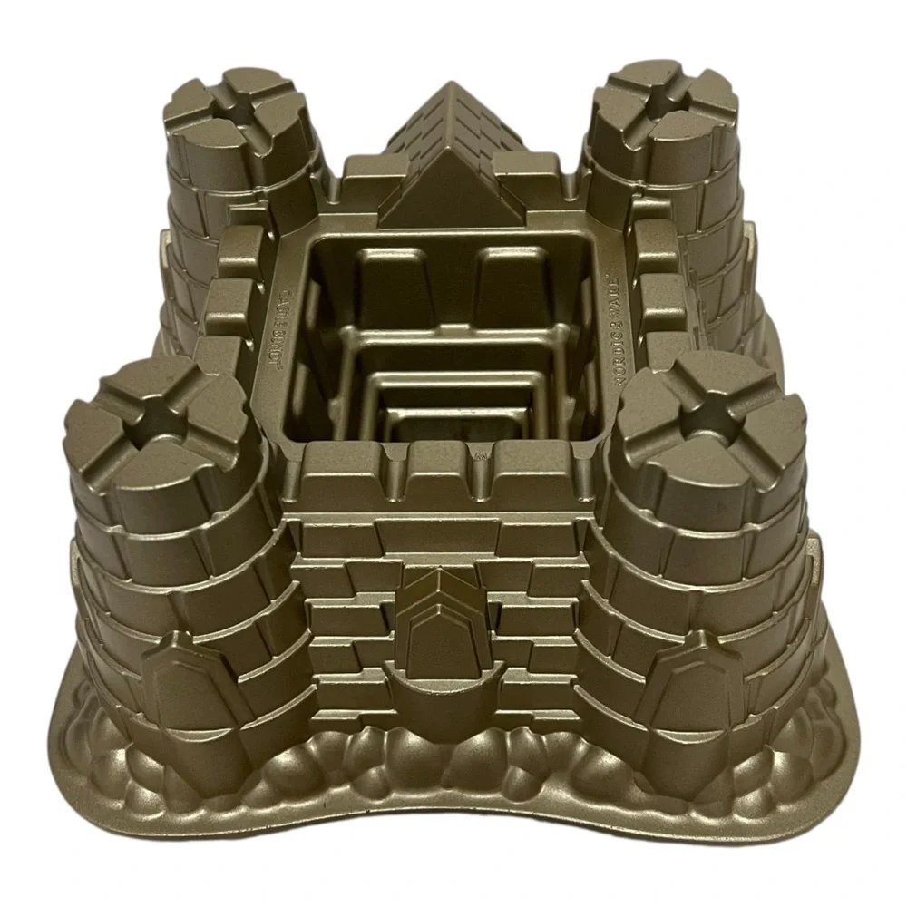 Nordic Ware 3-D Sandcastle Baking Pan Bundt Cake Mold Castle